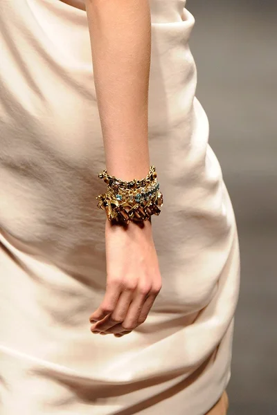 Look 24